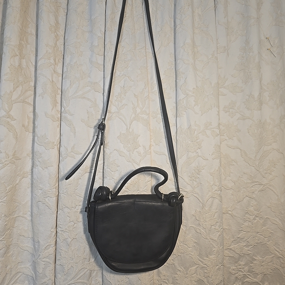 Universal Thread Black Crossbody Bag